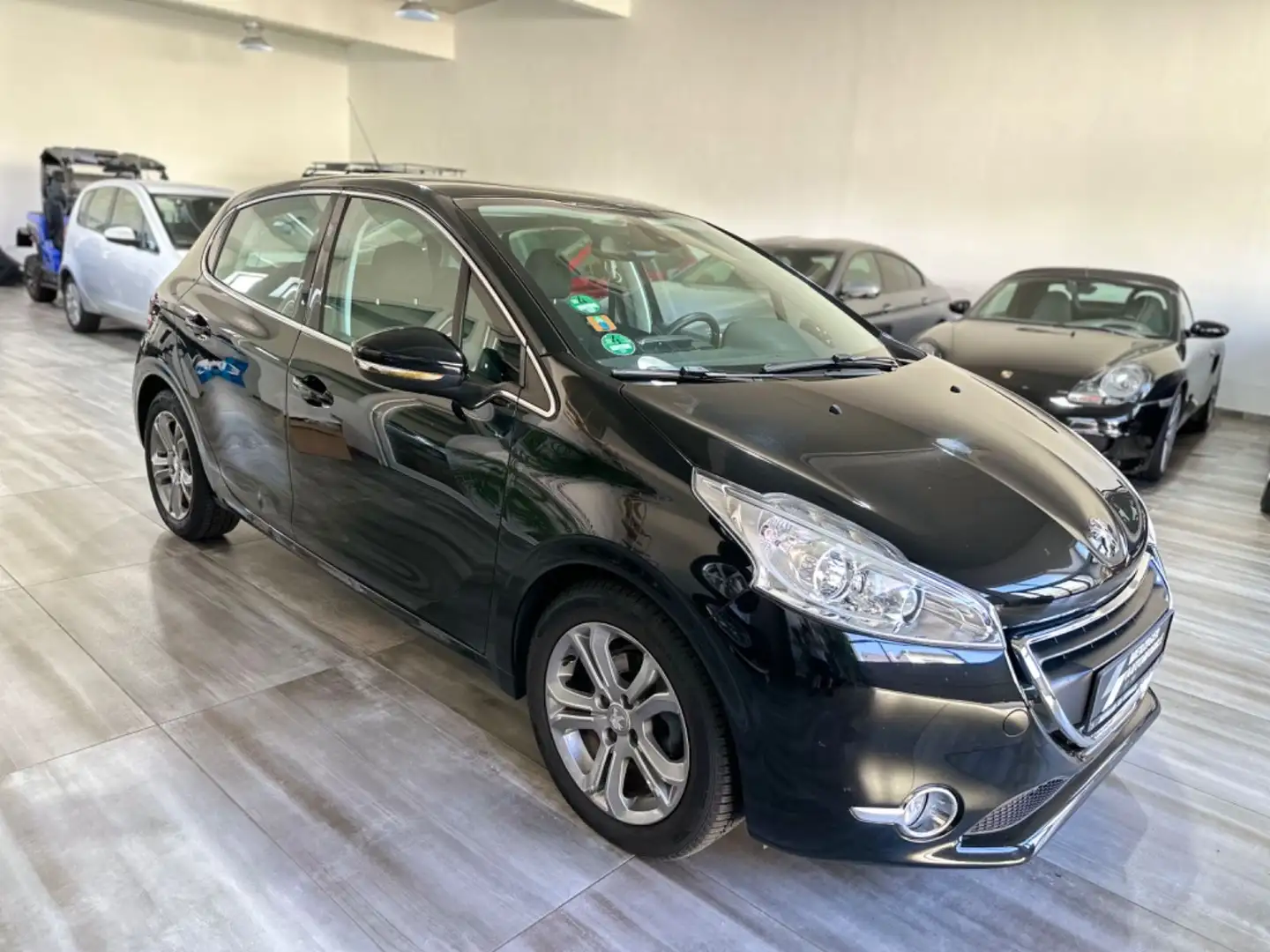 Peugeot 208 Allure *LED*SHZ*Tempomat* Schwarz - 2