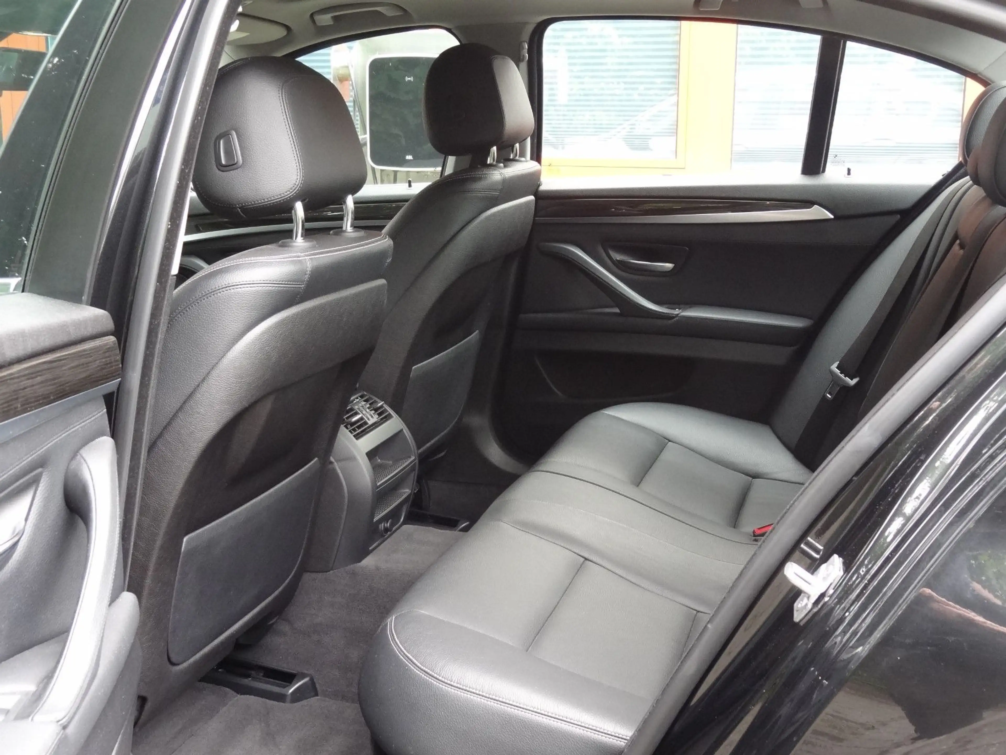 BMW 535 i Limousine Aut. Luxury/Xenon/Leder/Navi/ — photo 11