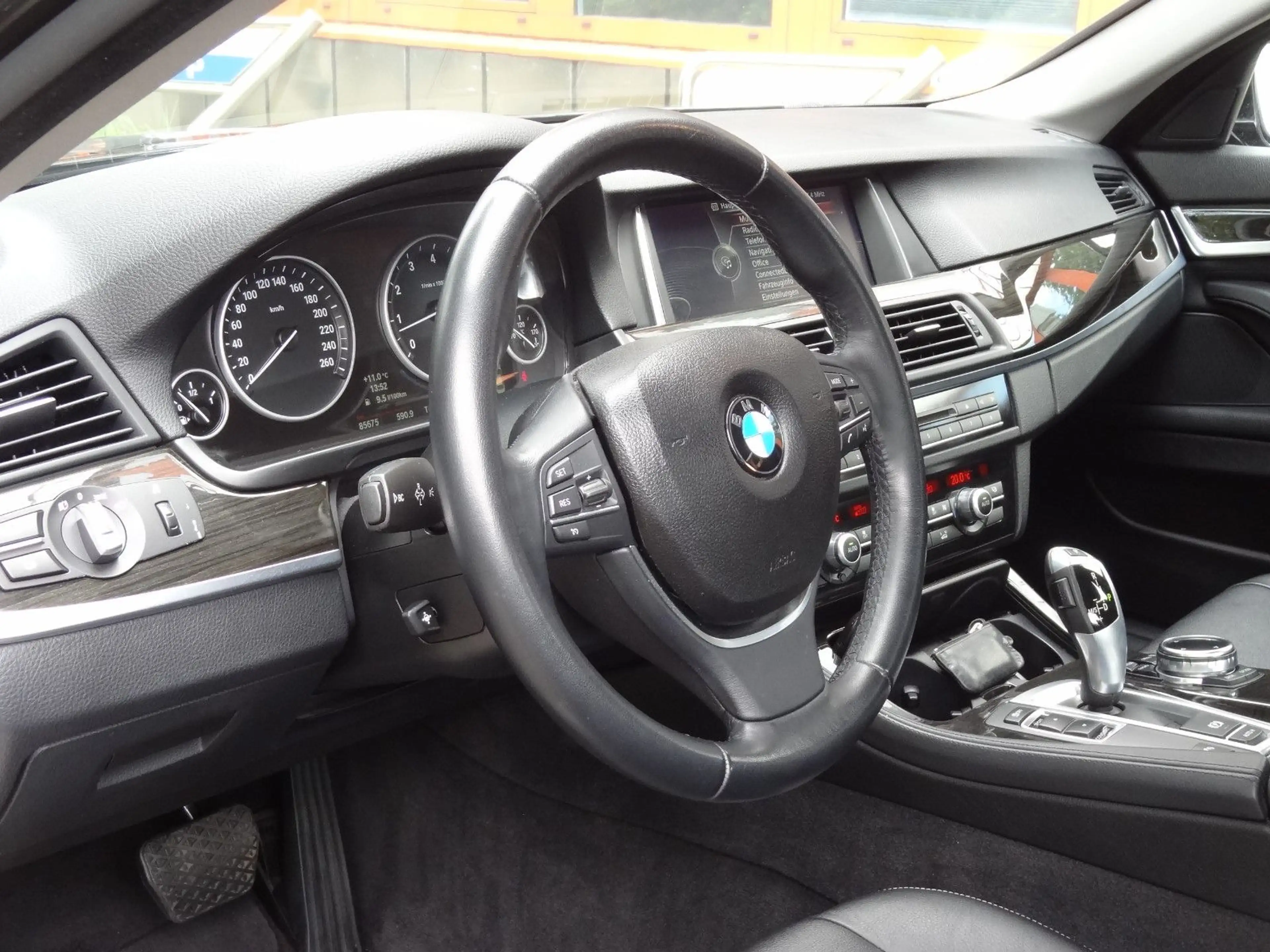 BMW 535 i Limousine Aut. Luxury/Xenon/Leder/Navi/ — photo 8