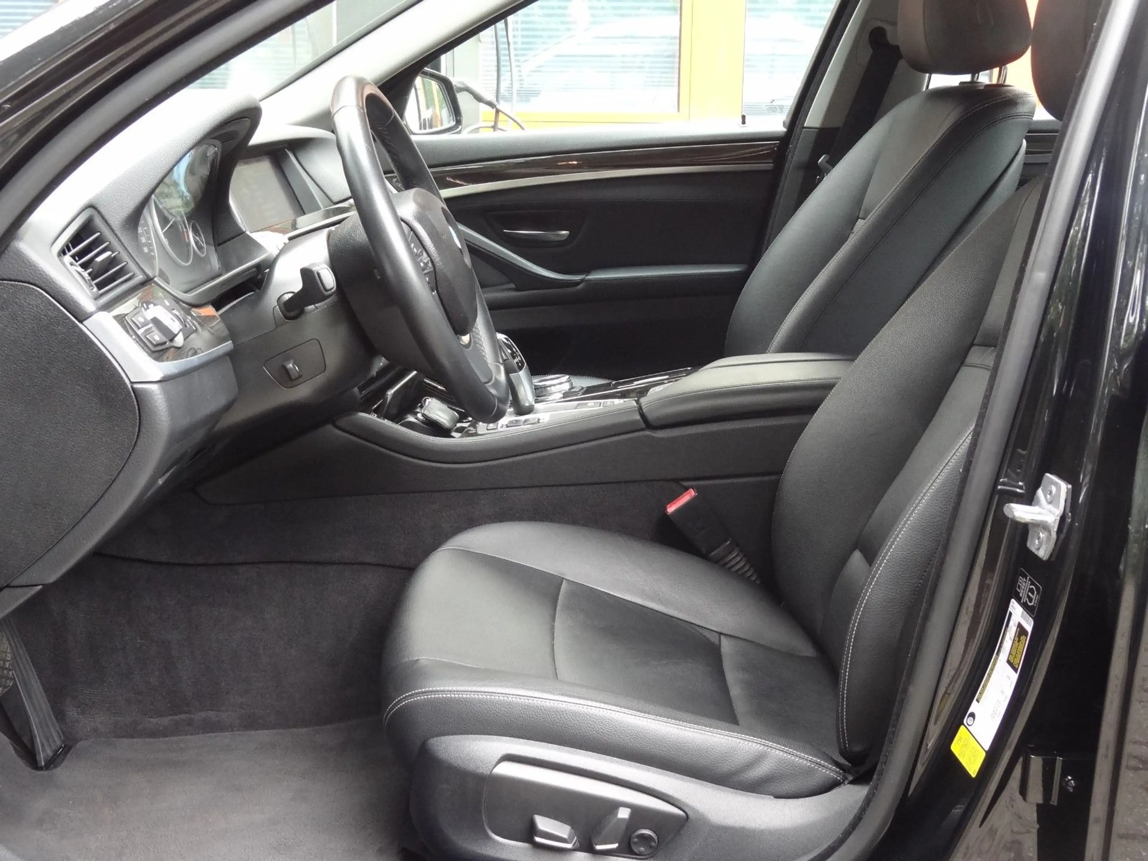 BMW 535 i Limousine Aut. Luxury/Xenon/Leder/Navi/ — photo 9