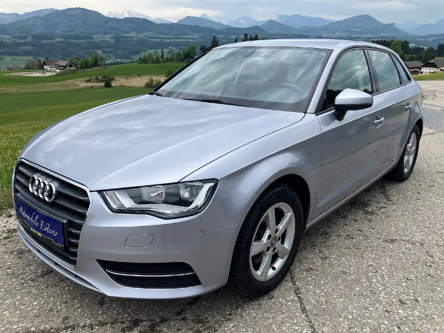 Audi A3 1.2 TFSI, Sportback Attraction, Navi, 8-f. bereift Silber - 1