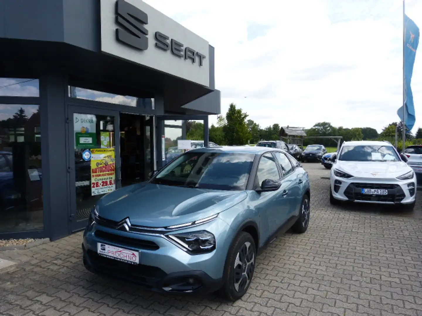 Citroen C4 Feel Citroen C4 Lim. 1.2L PureTech 131PS FEEL Bleu - 1