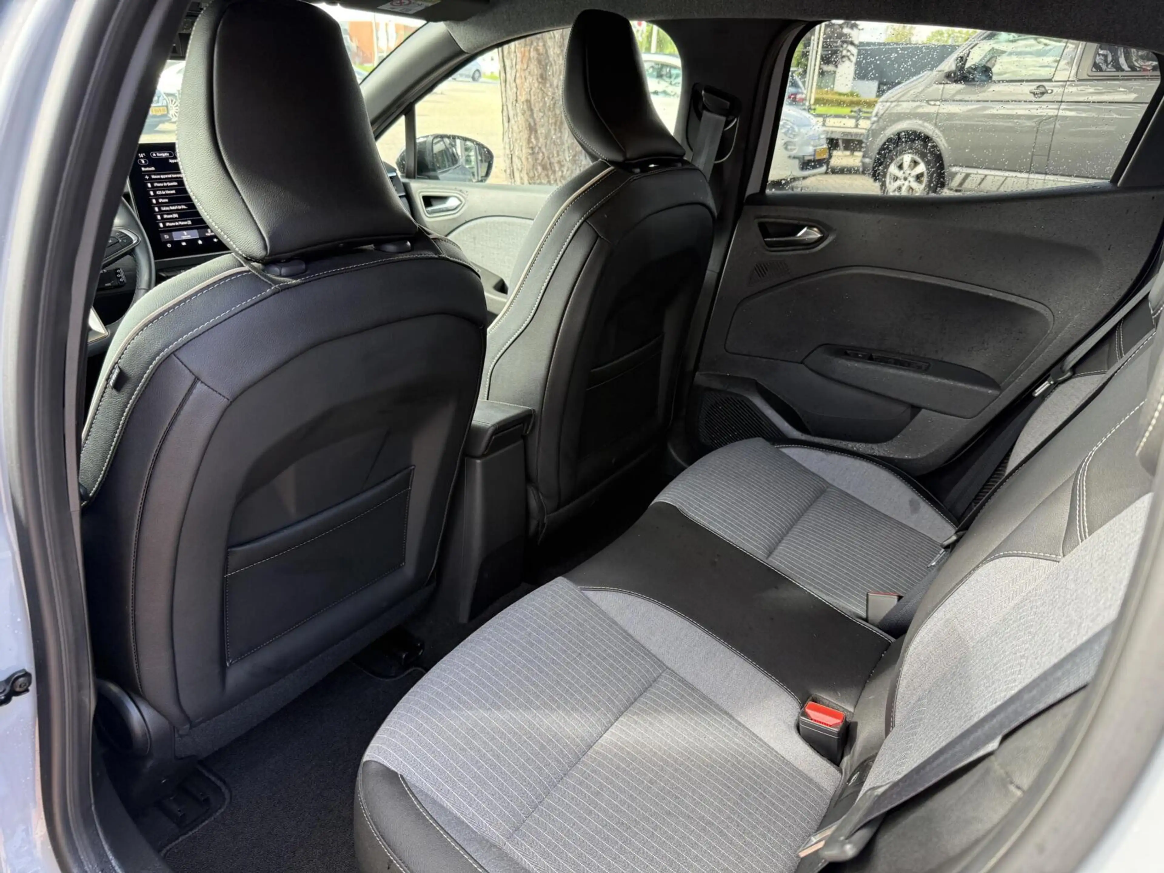 Renault Clio 1.6 E-Tech Full Hybrid 145 techno groot scherm — photo 6