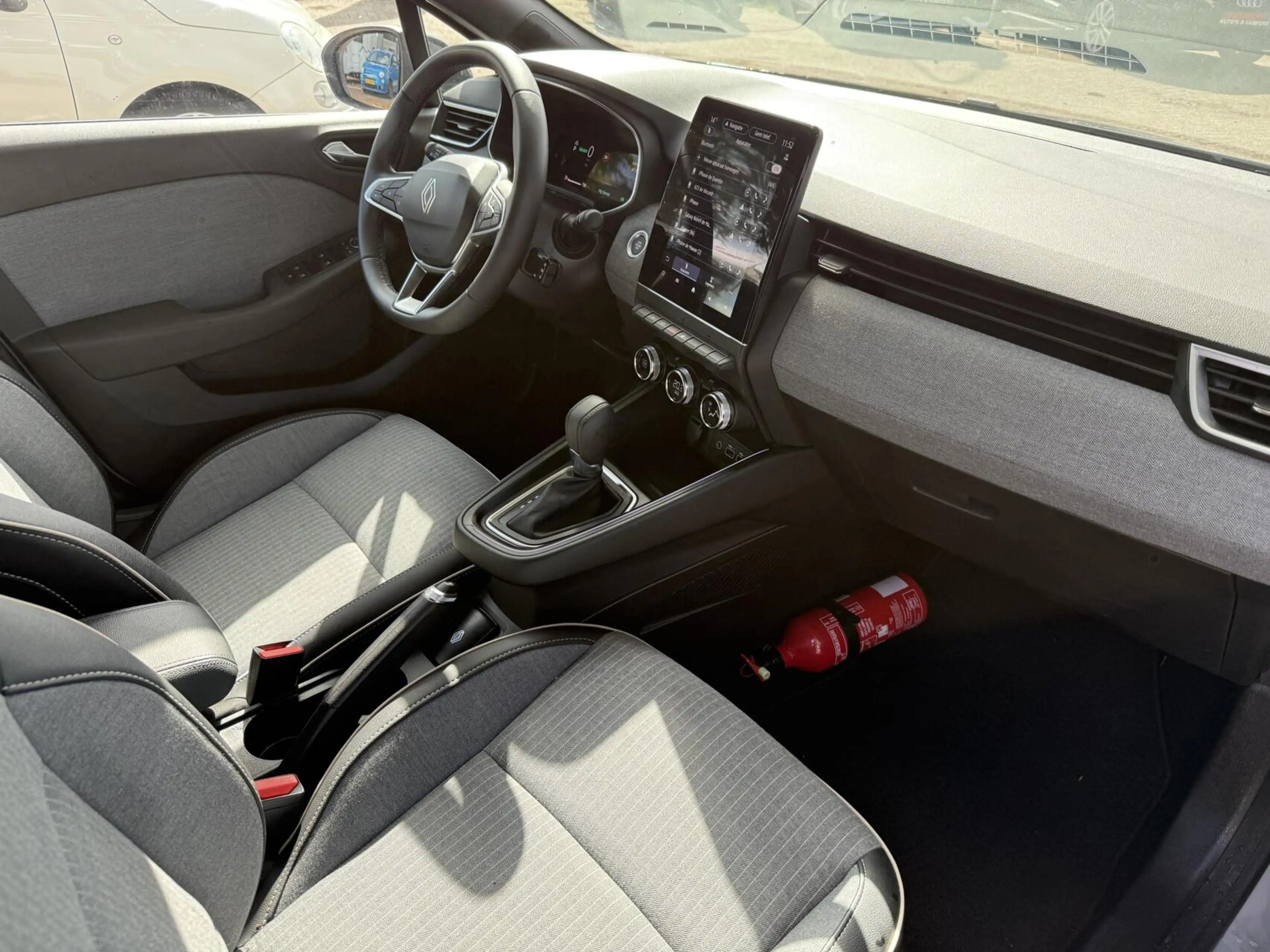 Renault Clio 1.6 E-Tech Full Hybrid 145 techno groot scherm — photo 8