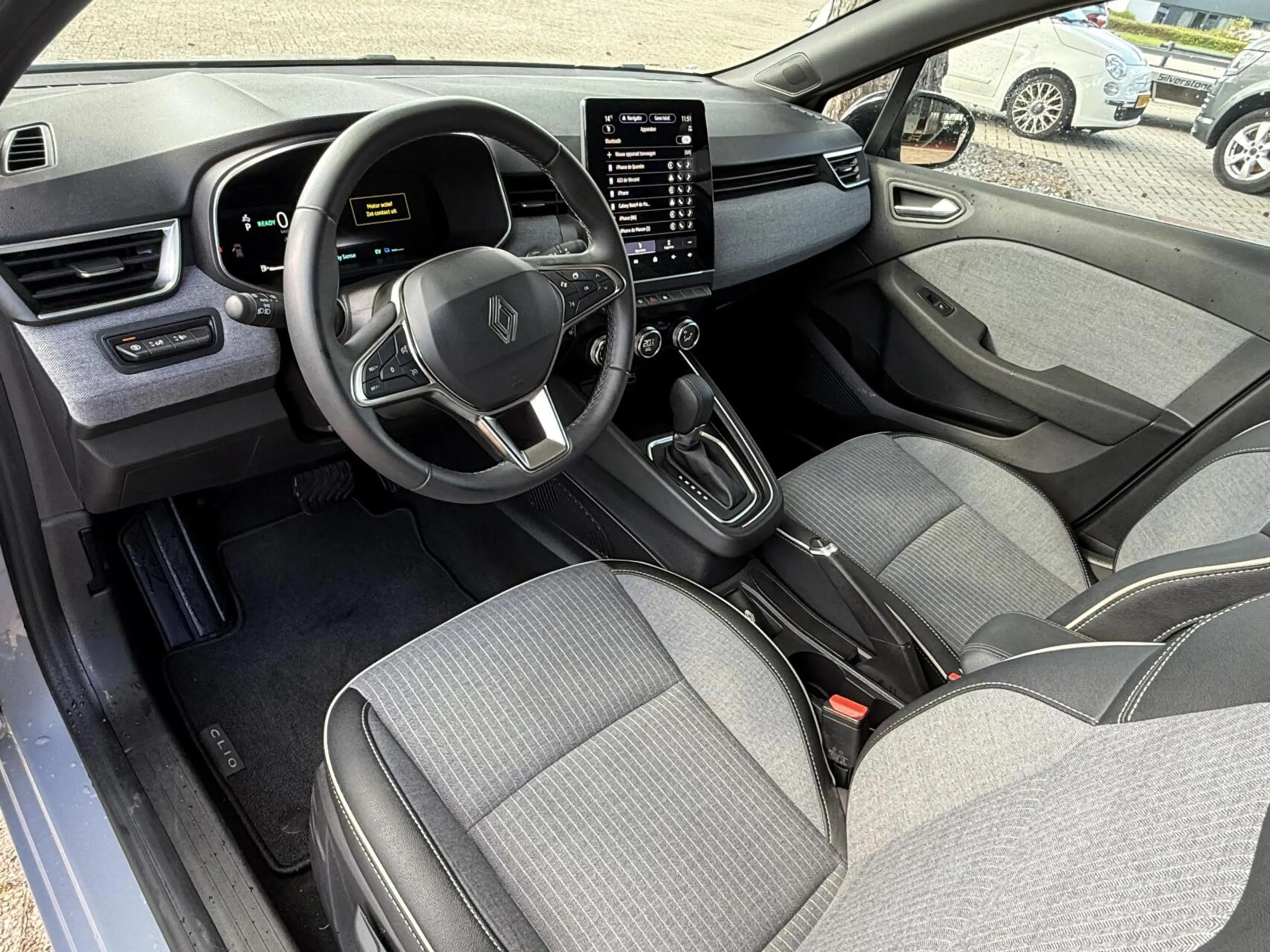 Renault Clio 1.6 E-Tech Full Hybrid 145 techno groot scherm — photo 5