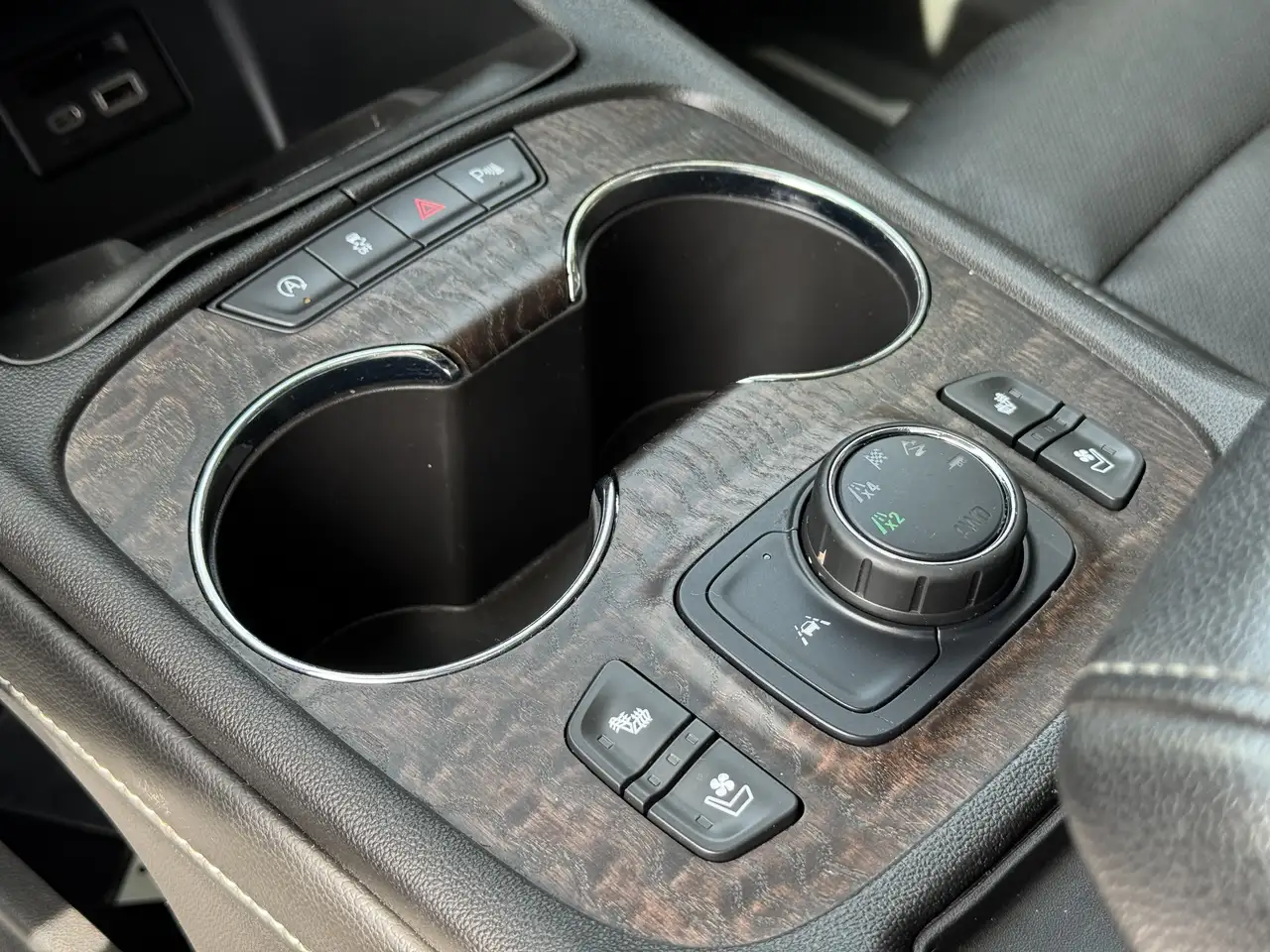 GMC Acadia снимка GMC Acadia