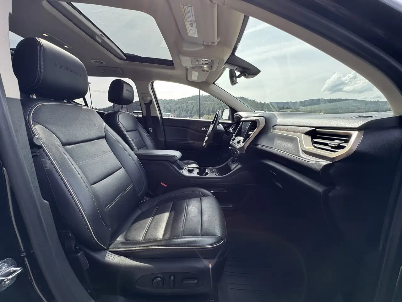 GMC Acadia снимка GMC Acadia