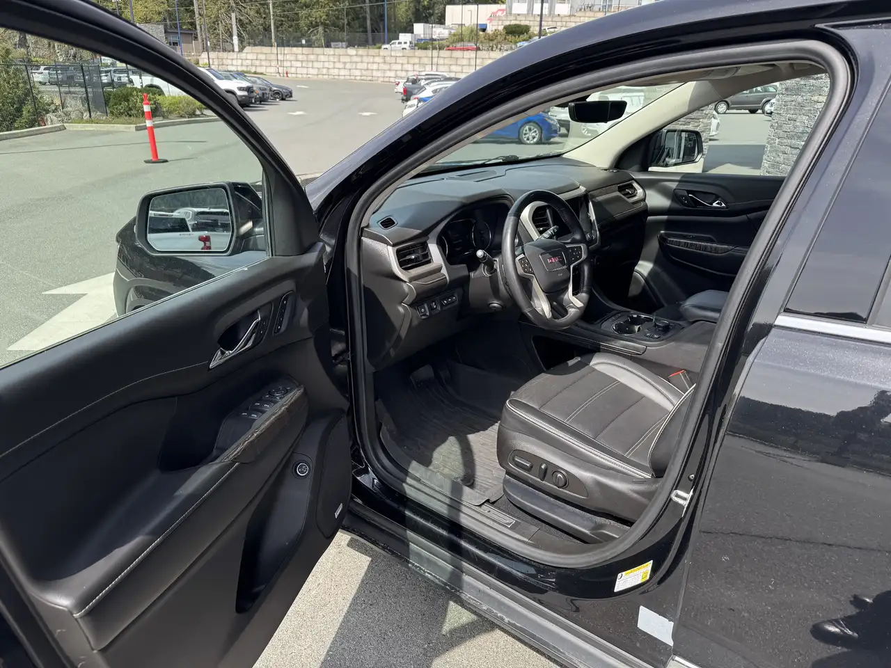 GMC Acadia снимка GMC Acadia