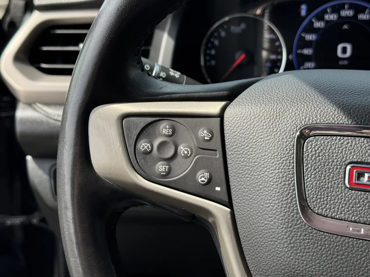 GMC Acadia снимка GMC Acadia
