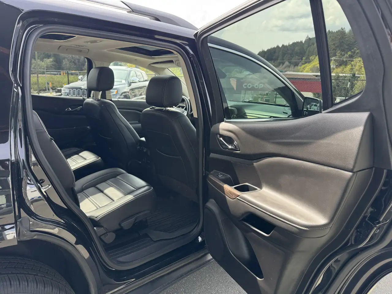 GMC Acadia снимка GMC Acadia