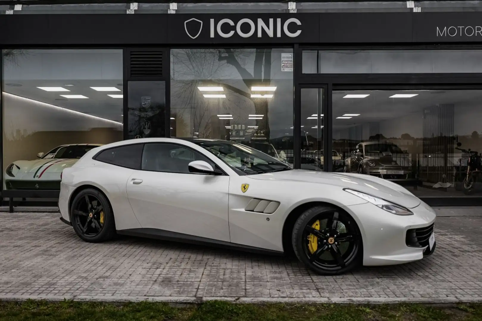 Ferrari GTC4 Lusso V12 Blanco - 1