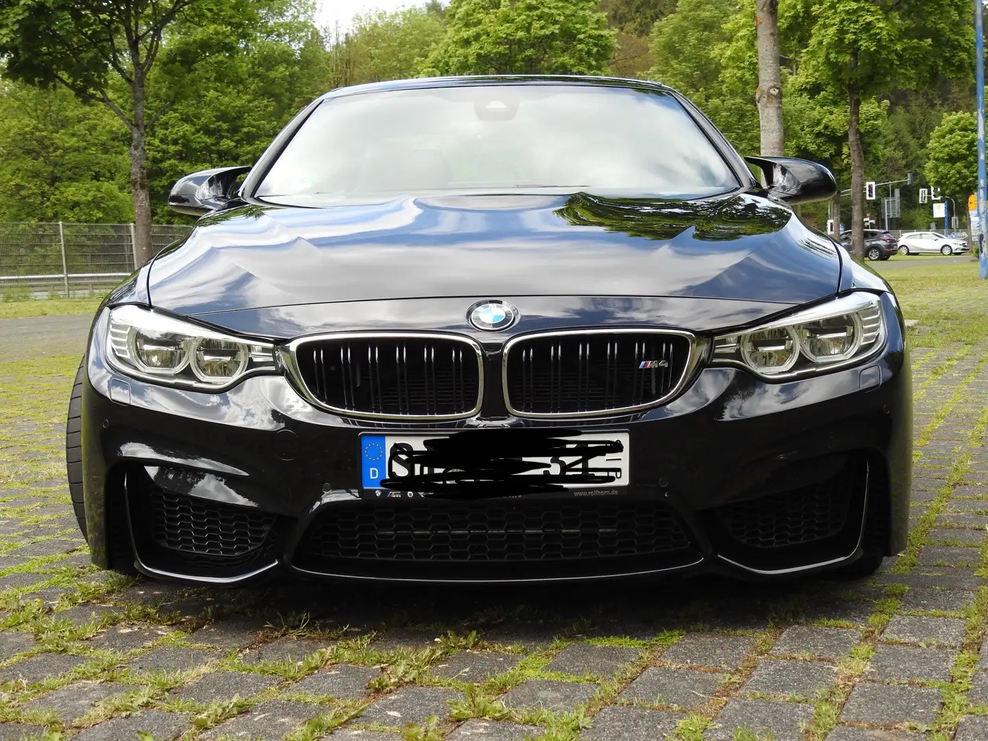 BMW M4 Basis Schwarz - 1