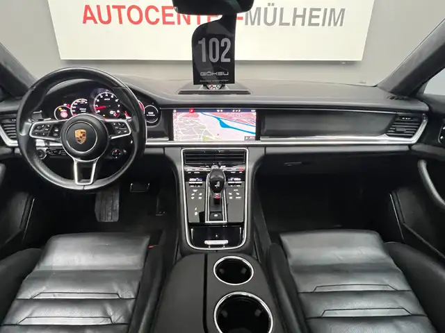 Porsche Panamera view 11