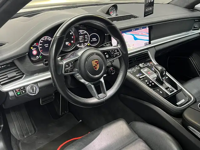 Porsche Panamera view 8