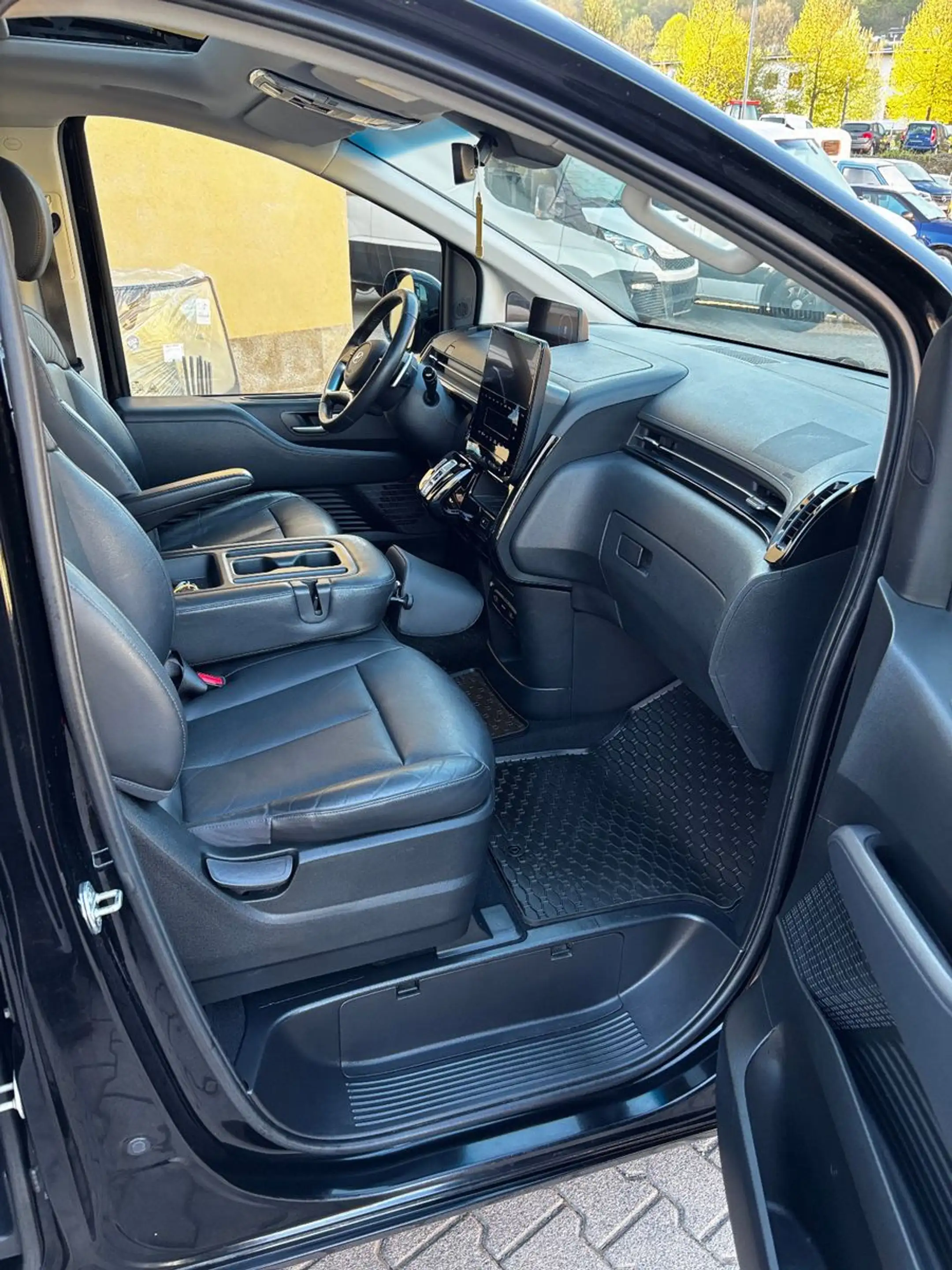 Hyundai STARIA 2.2 Prime 4WD 1 Hand Alu Autom Nav — photo 14