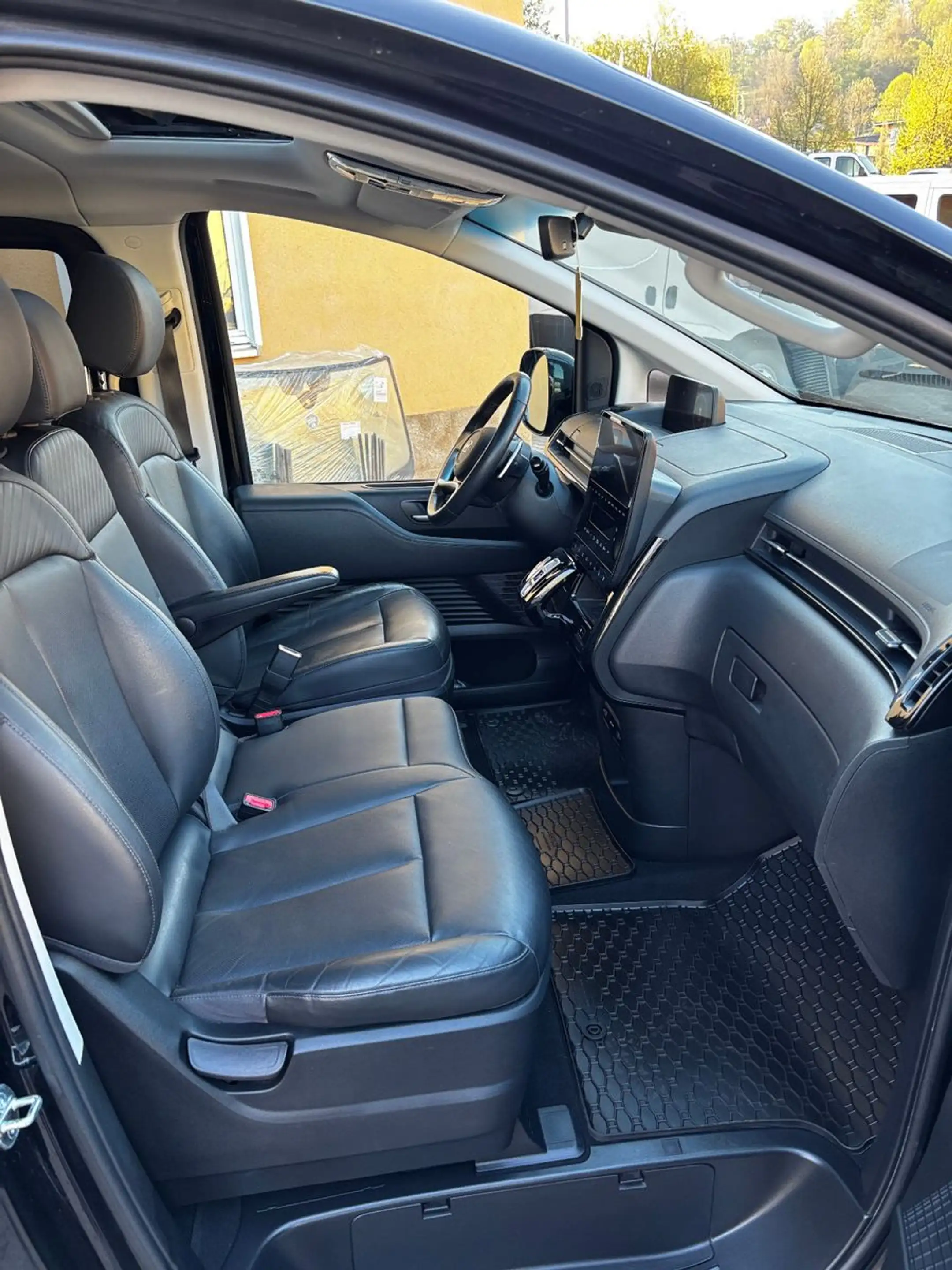 Hyundai STARIA 2.2 Prime 4WD 1 Hand Alu Autom Nav — photo 15