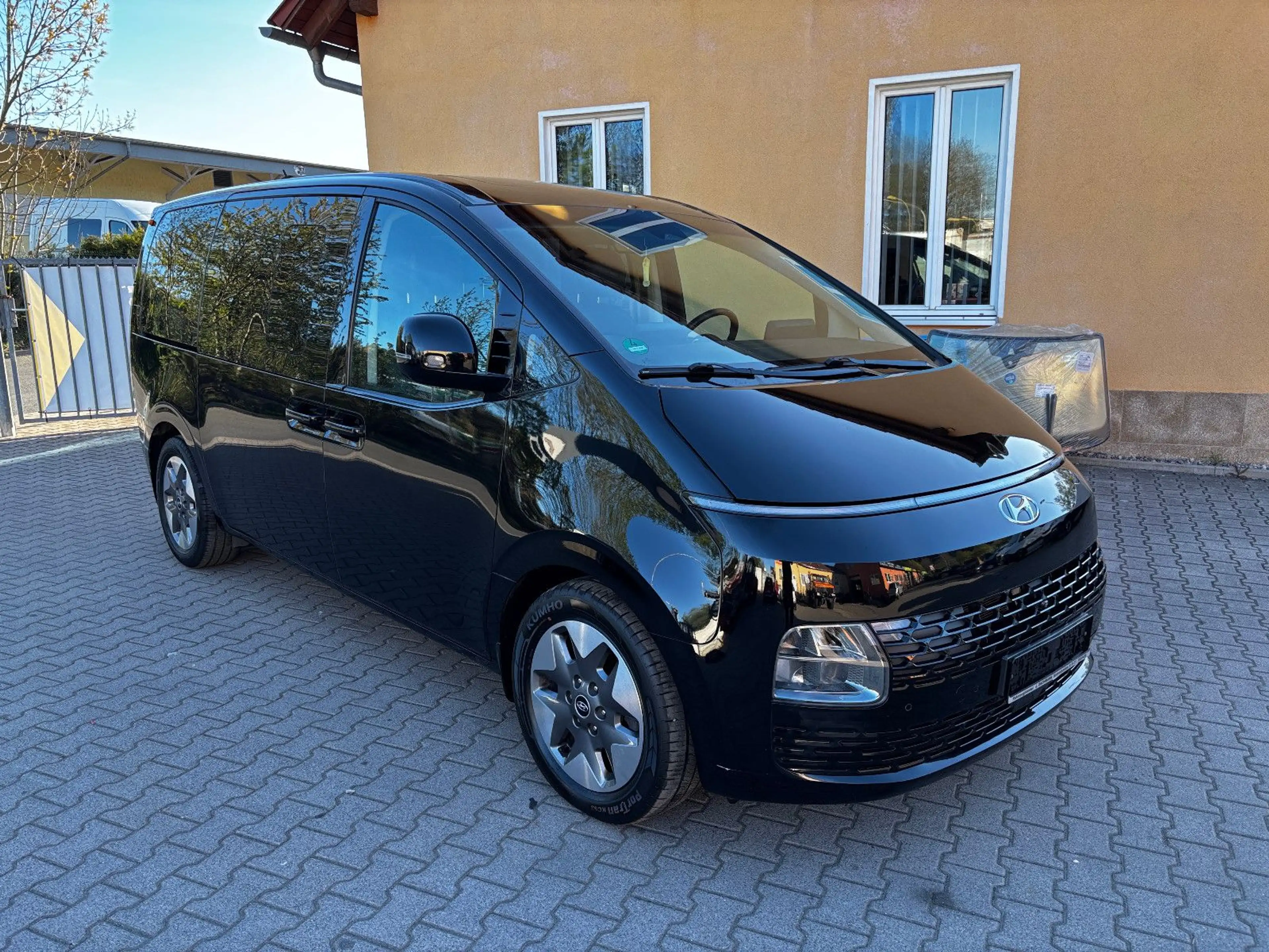 Hyundai STARIA 2.2 Prime 4WD 1 Hand Alu Autom Nav — photo 2