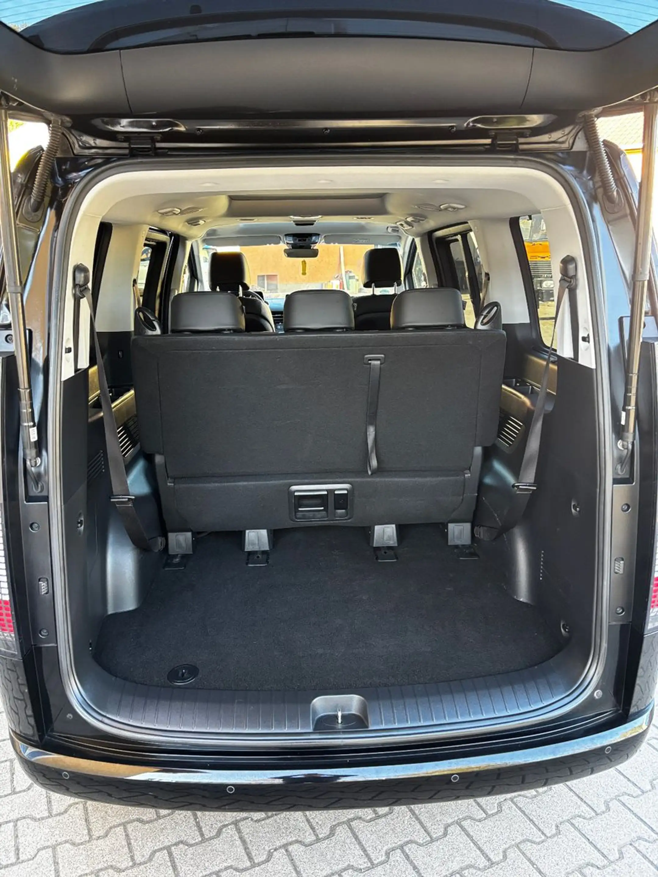 Hyundai STARIA 2.2 Prime 4WD 1 Hand Alu Autom Nav — photo 12