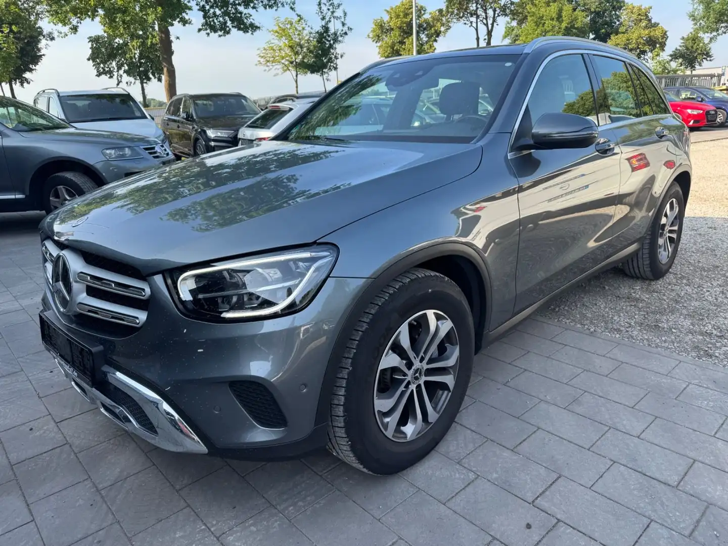 Mercedes-Benz GLC 220 d 4Matic *PANO/HEAD-UP/AHK* Grau - 1