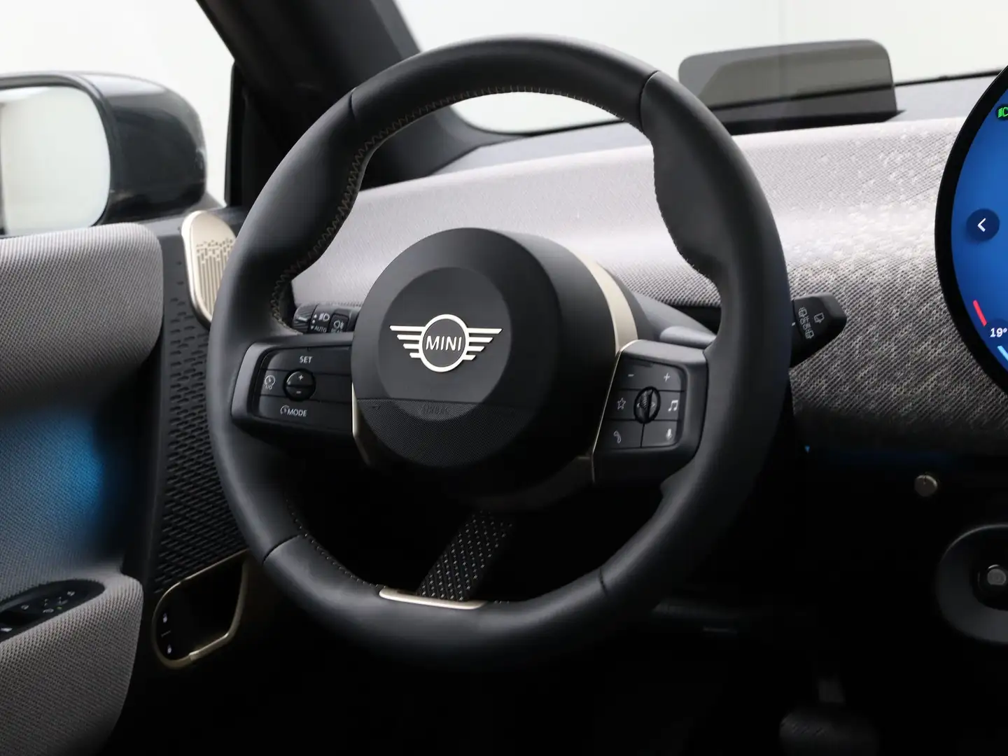 MINI Cooper E Favoured Pakket L Black - 2