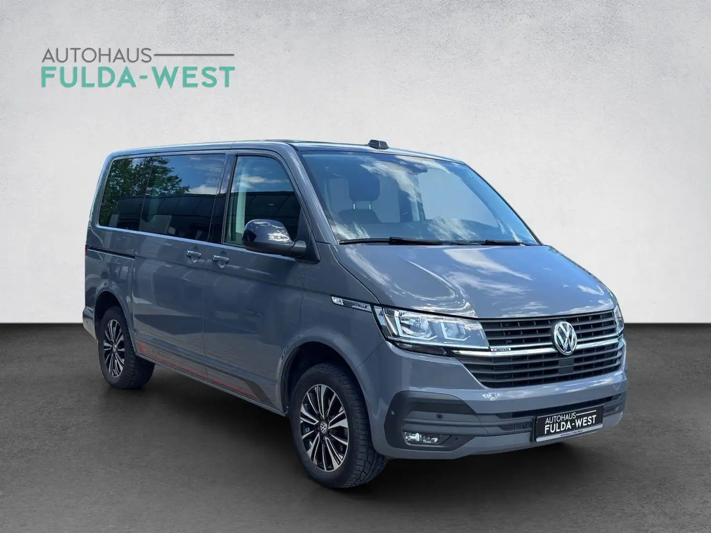 Volkswagen T6.1 Caravelle Edition DSG 4M Edition NavProAHK Grau - 2