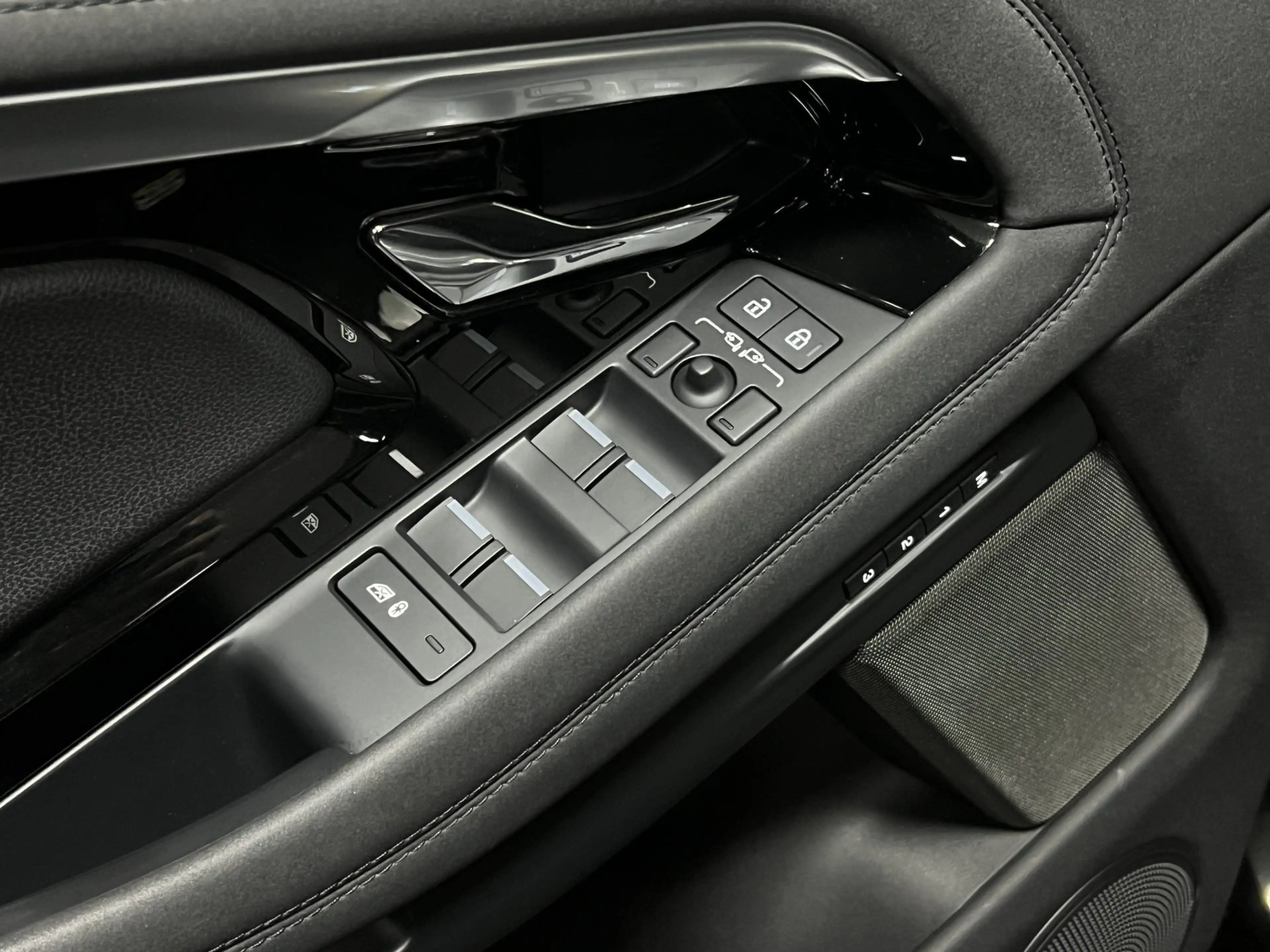 Land Rover Range Rover Evoque 1.5 P300e AWD R-Dynamic HSE | TREKHAAK | NAVI | KE — photo 17