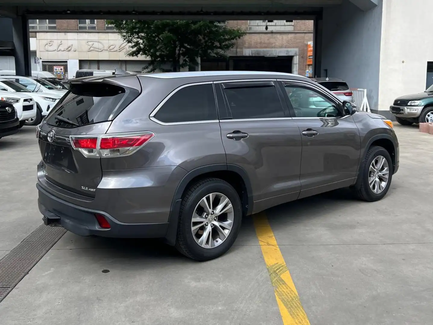 Toyota Highlander XLE-4WD-FULL-ONLY FOR EXPORT OUT OF EUROPE Gri - 2