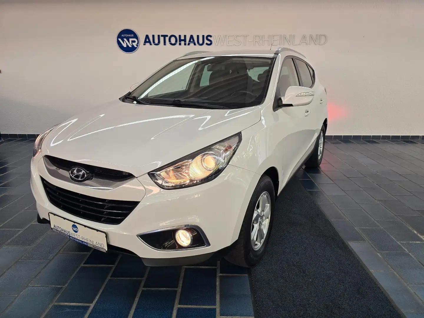 Hyundai iX35 Style 2WD 2,0Ltr.-120kW*LEDER*TEMP*SH*KLIMA Blanc - 1