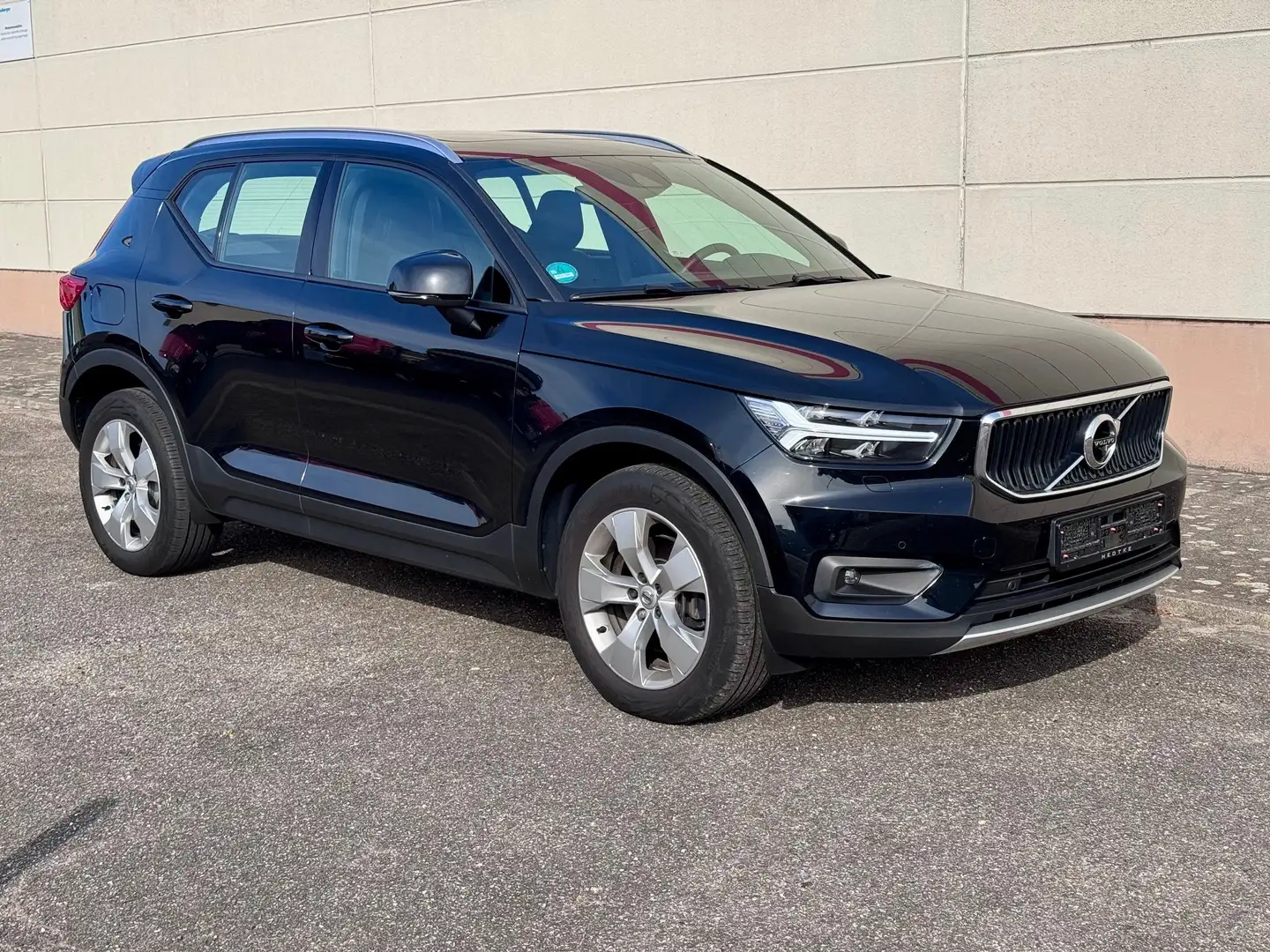 Volvo XC40 T4 Momentum Pro AWD Schwarz - 2