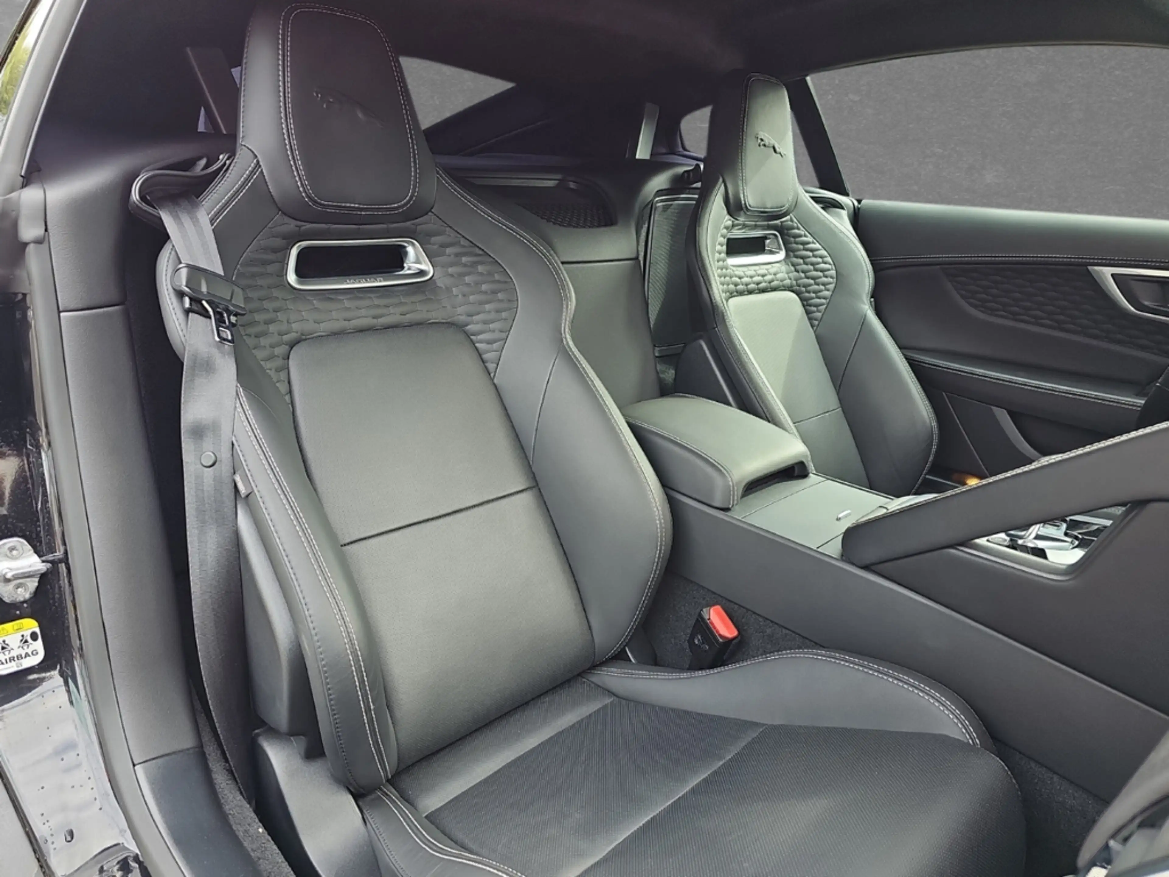 Jaguar F-Type P450 AWD R-Dynamic Black Coupe — photo 6