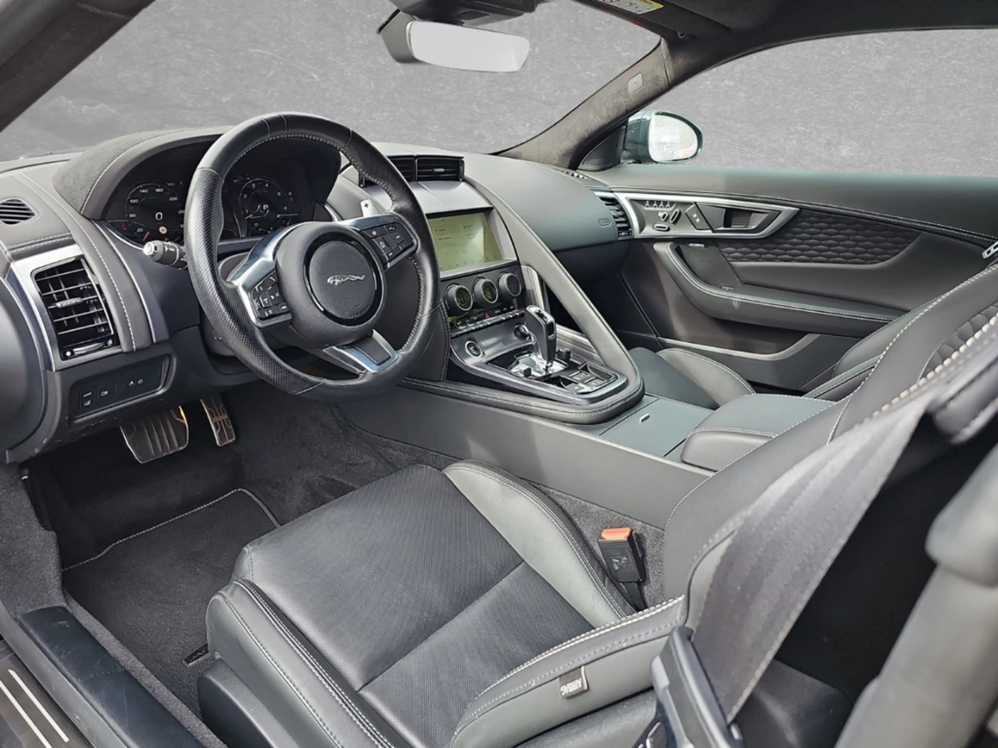 Jaguar F-Type P450 AWD R-Dynamic Black Coupe — photo 4