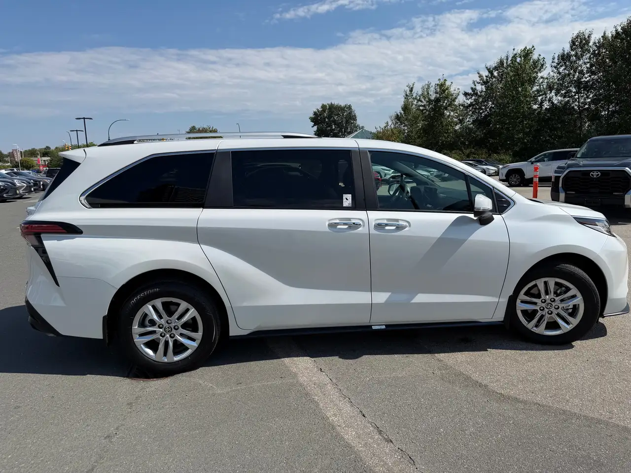 Toyota Sienna photo Toyota Sienna