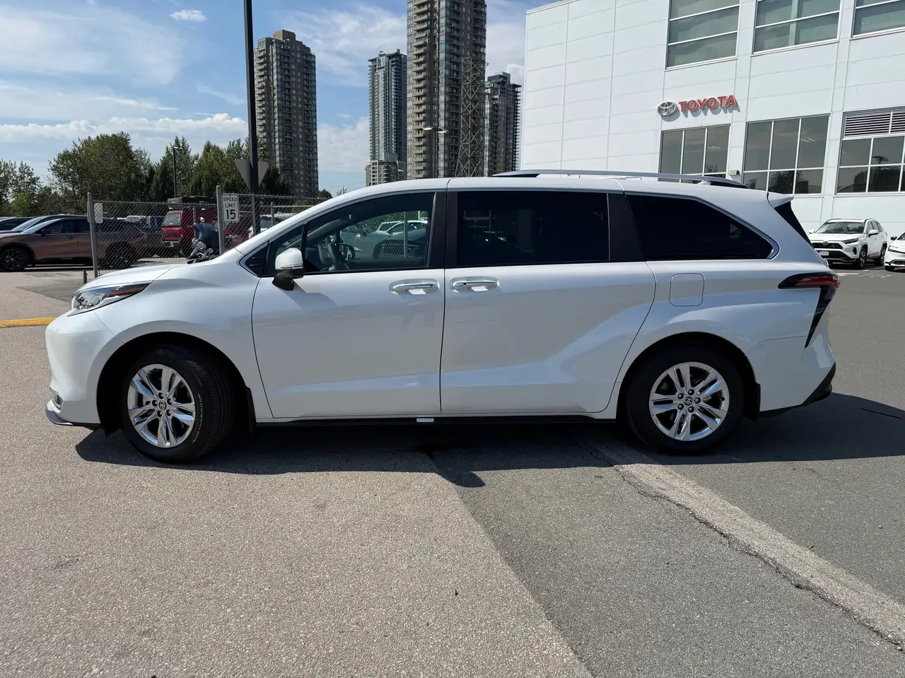 Toyota Sienna photo Toyota Sienna