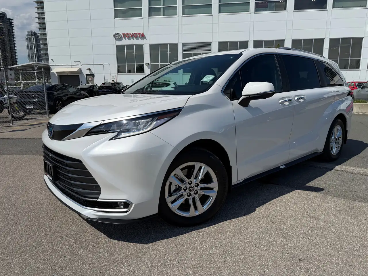 Toyota Sienna photo Toyota Sienna