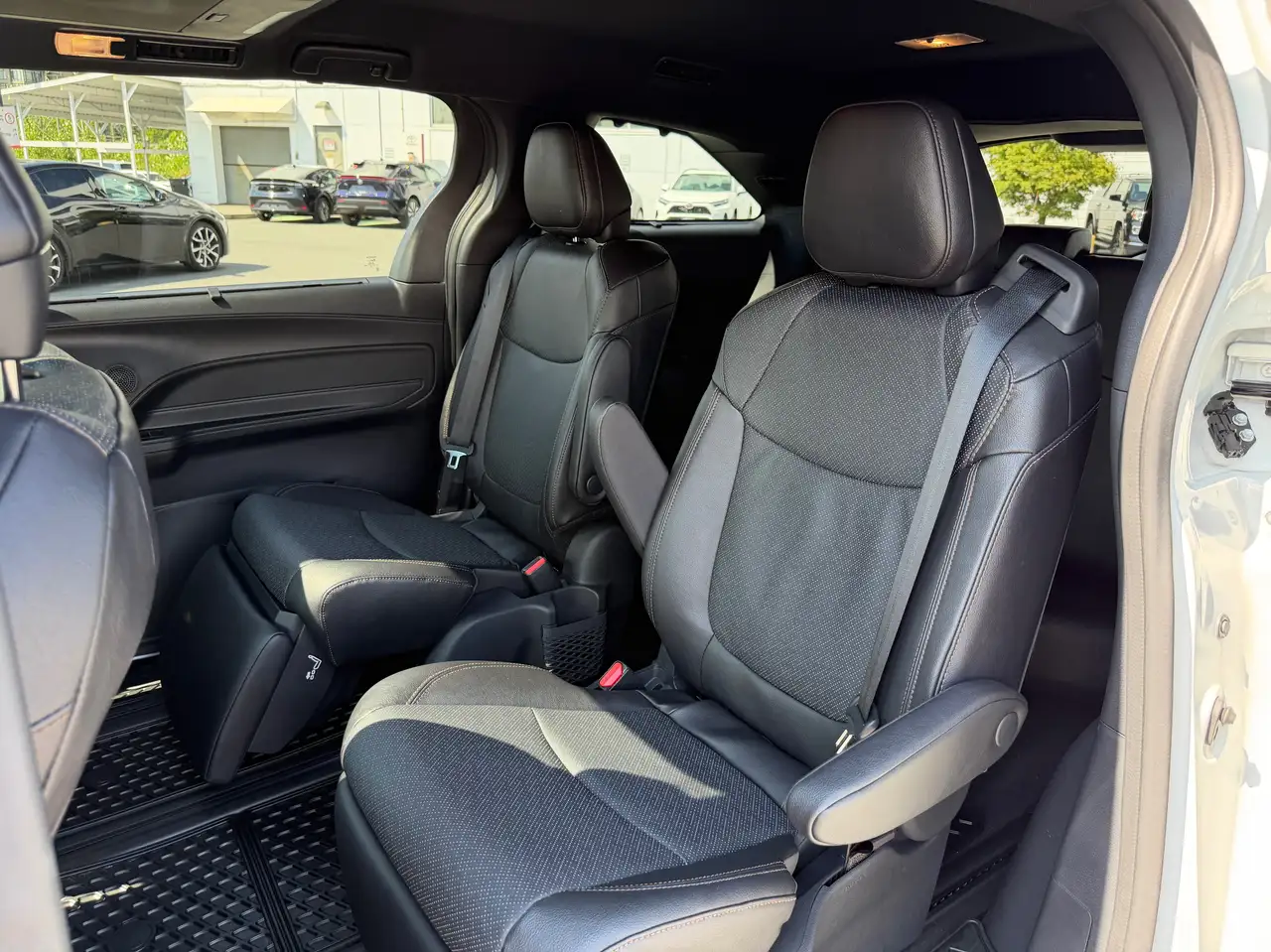 Toyota Sienna photo Toyota Sienna