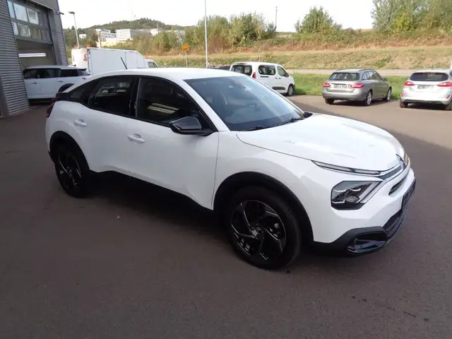 Citroen C4 view 3