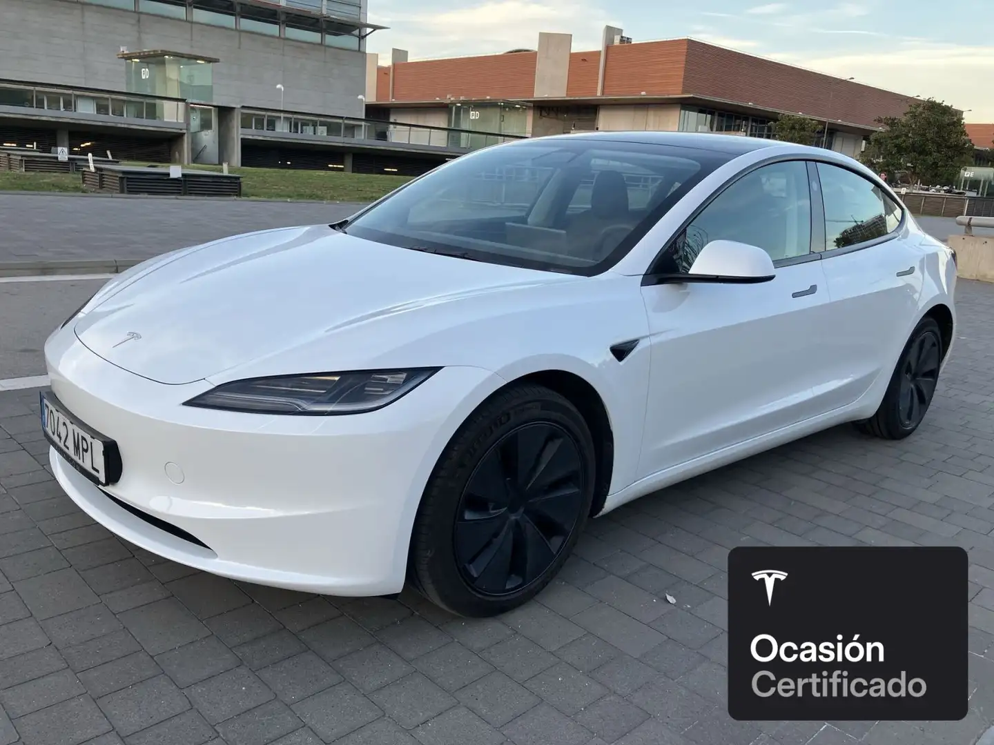 Tesla Model 3 Long Range AWD Wit - 2