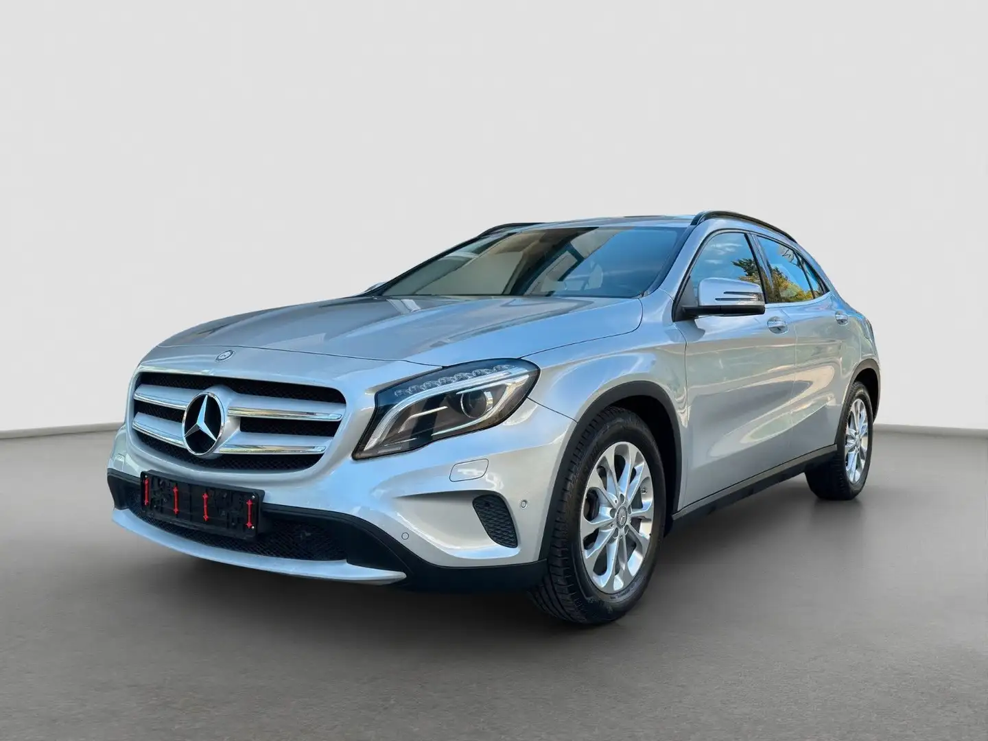 Mercedes-Benz GLA 200 *Navi*LED*Xenon*Klima*PDC*Temp*SHZ Silber - 1