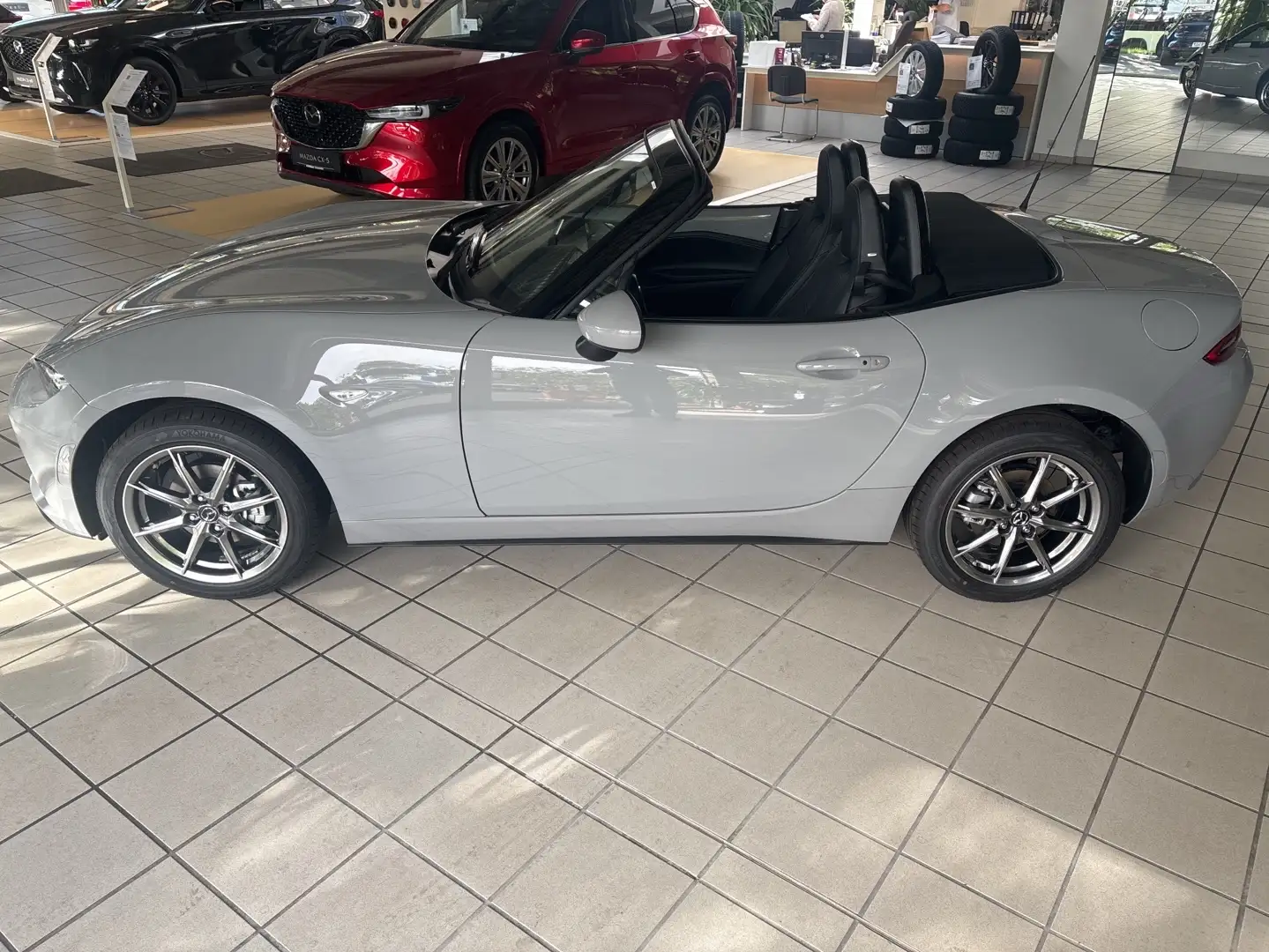 Mazda MX-5 Exclusive-Line SKYACTIV-G 132 Grau - 2