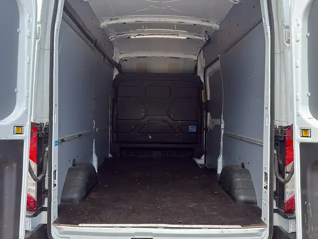 Ford Transit view 17