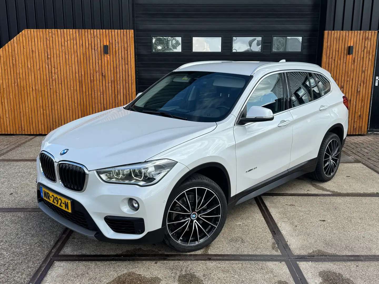 BMW X1 SDrive20i High Exe. Adapt. cruise | Clima | Trekha Wit - 2