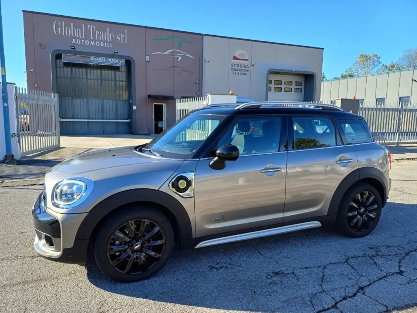 MINI Cooper SE Countryman 1.5 Hype ALL4 Automatica Grigio - 1