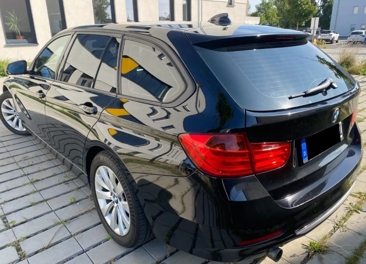 BMW 320 320d Touring Sport-Aut. Modern Line Navi Leder Pdc - 2