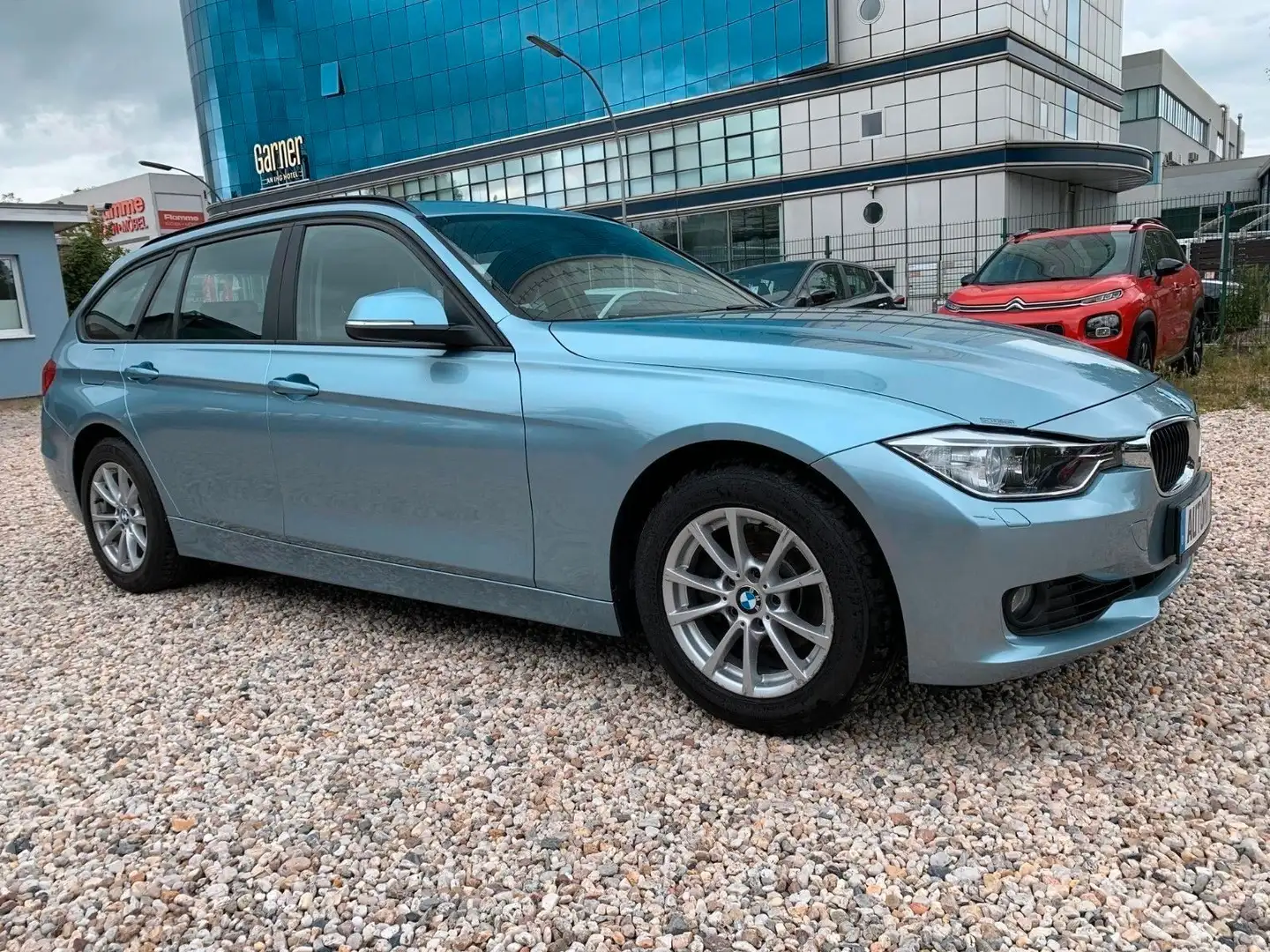 BMW 320 i  Touring*Aut.*55.386 KM*gepflegter Zustand Blau - 1
