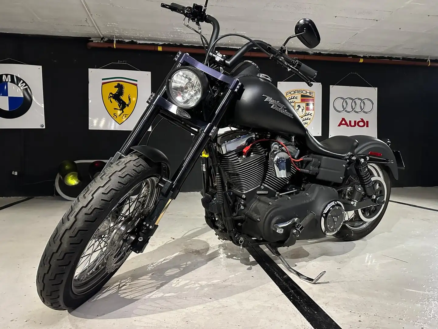 Harley-Davidson Dyna Street Bob Negru - 2