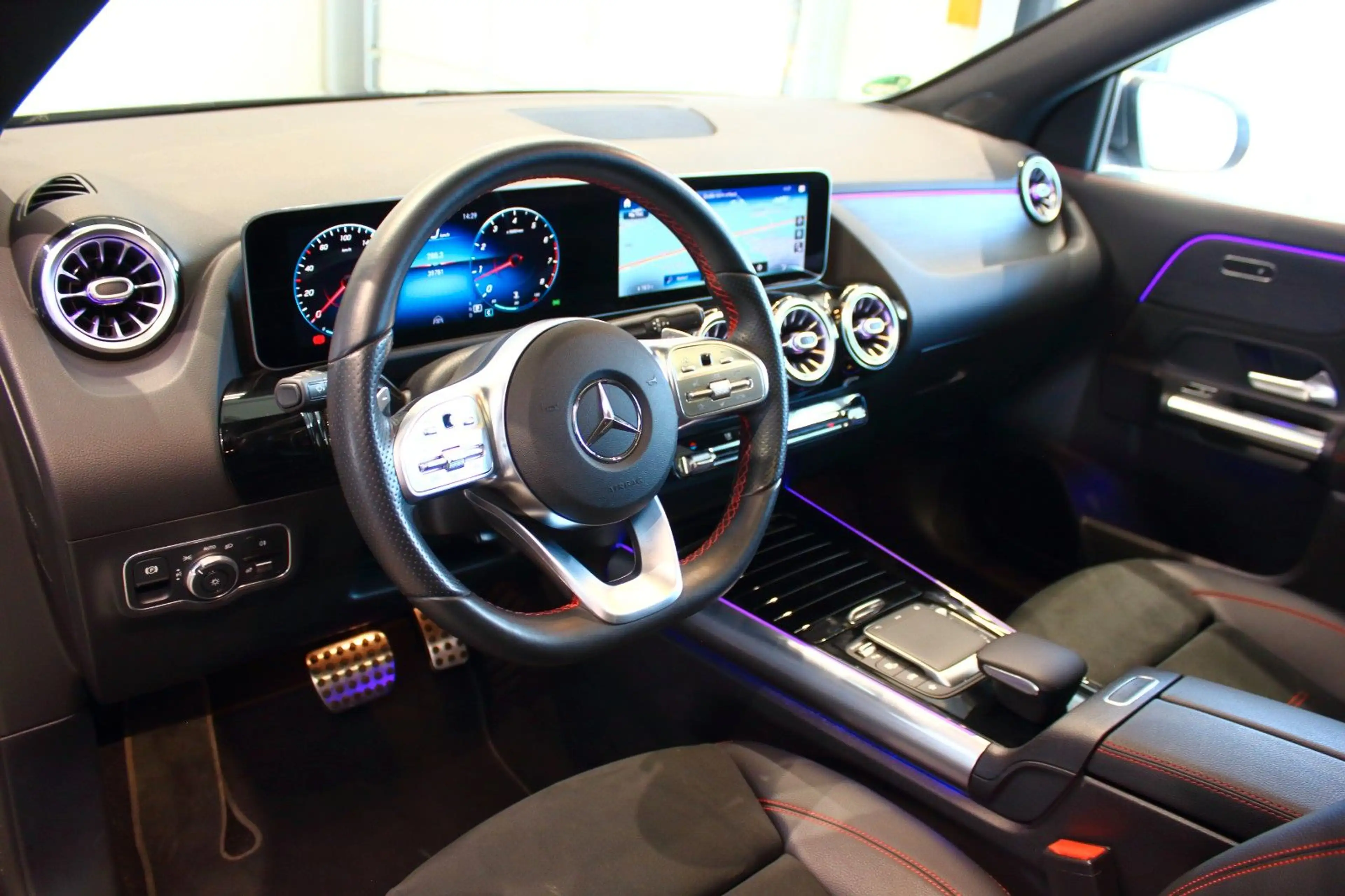 Mercedes-Benz GLA 250 8G DCT AMG LINE~DEUTSCH+UNFALLFREI+PANO~ — photo 15