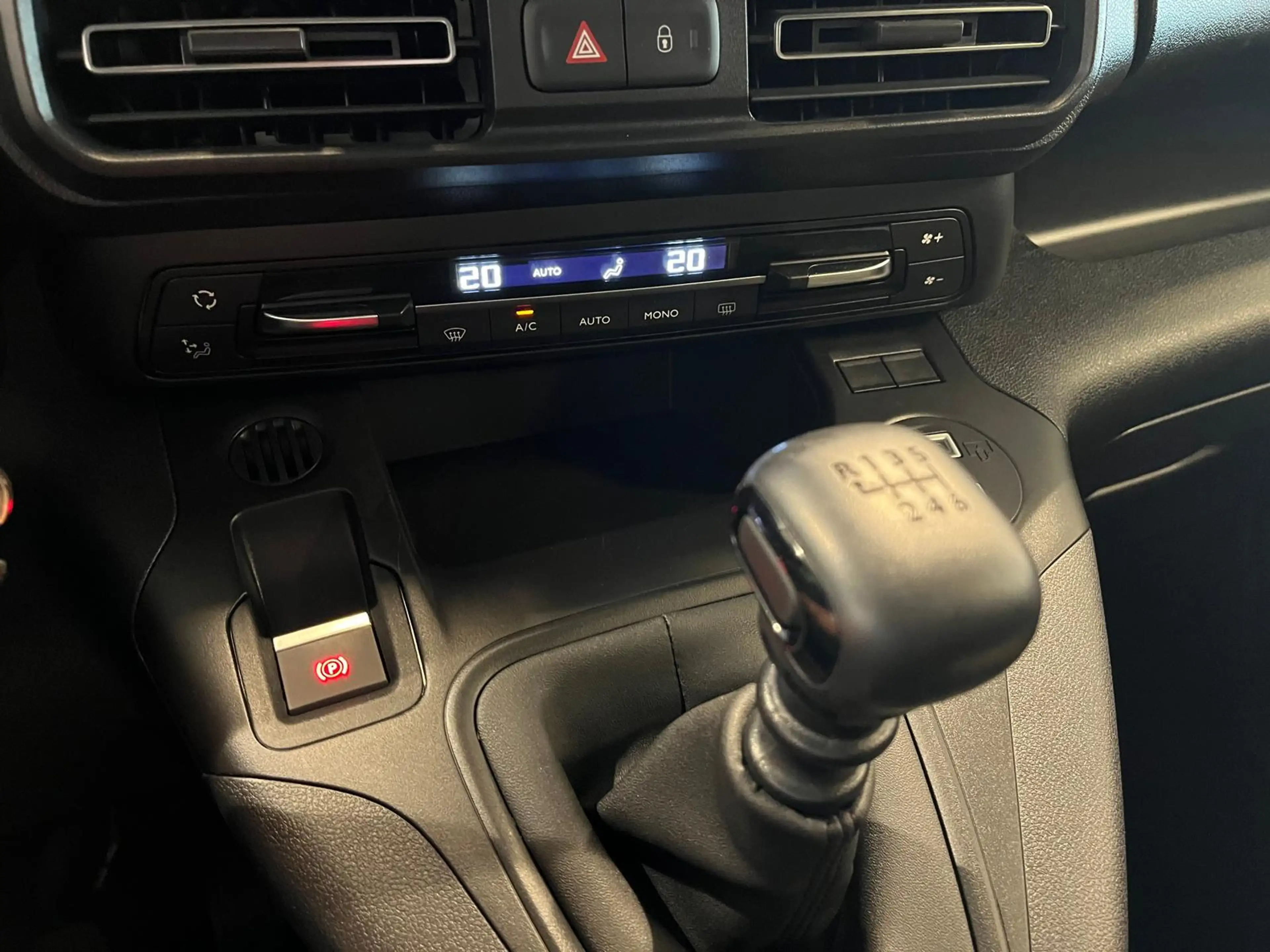 Citroen Berlingo L1 Rolstoelauto 3+1 — photo 16