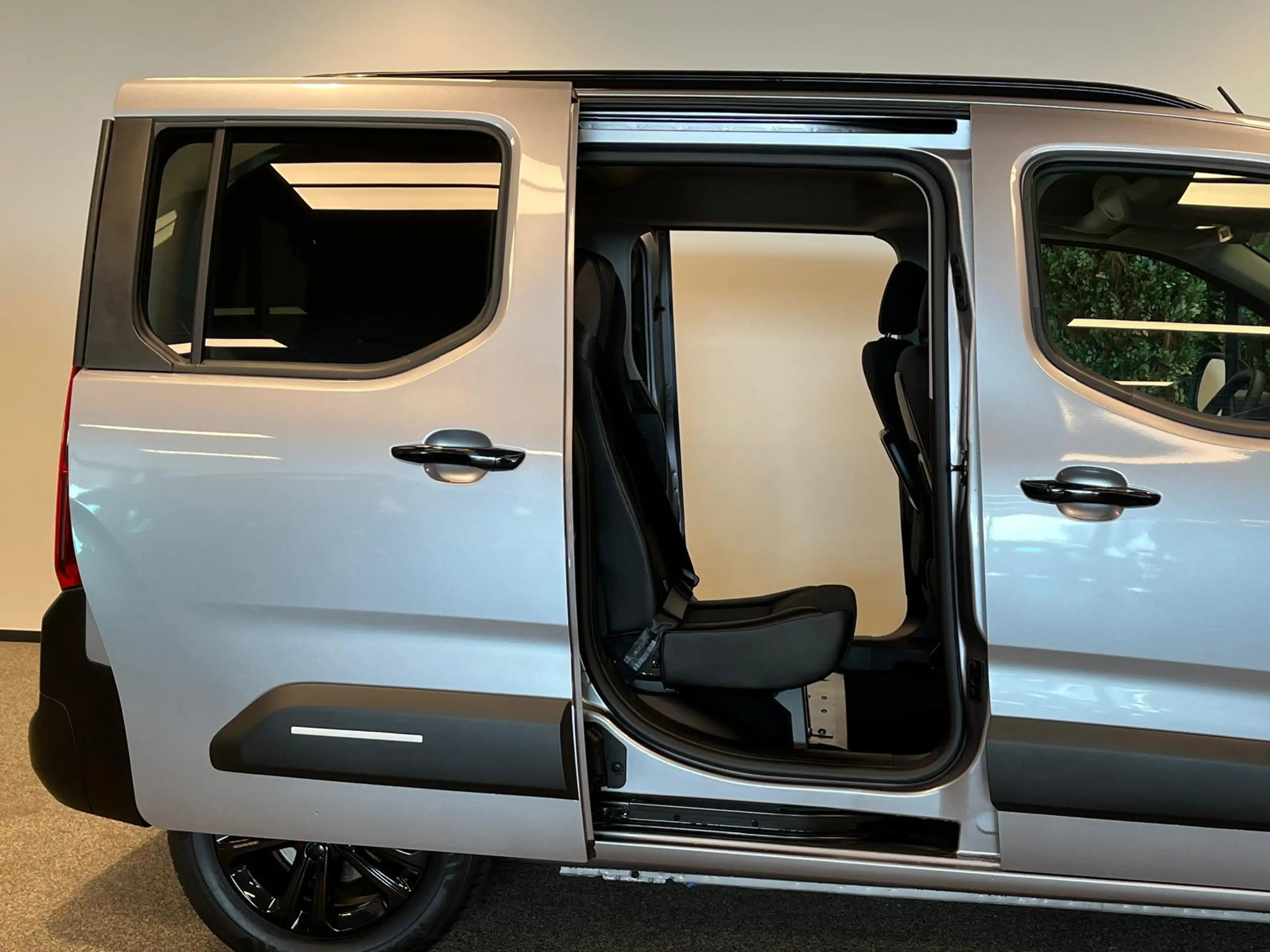 Citroen Berlingo L1 Rolstoelauto 3+1 — photo 6
