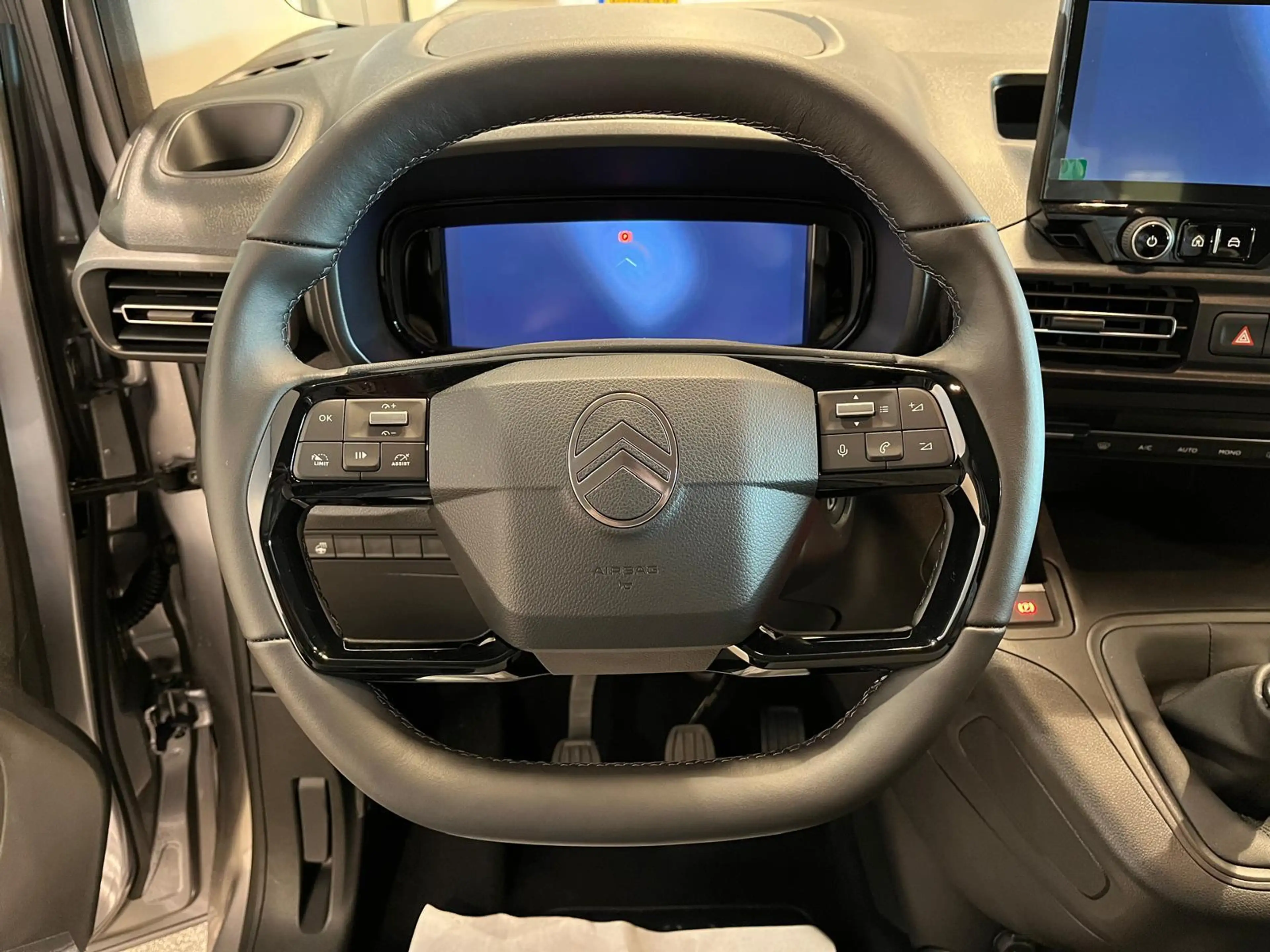 Citroen Berlingo L1 Rolstoelauto 3+1 — photo 14