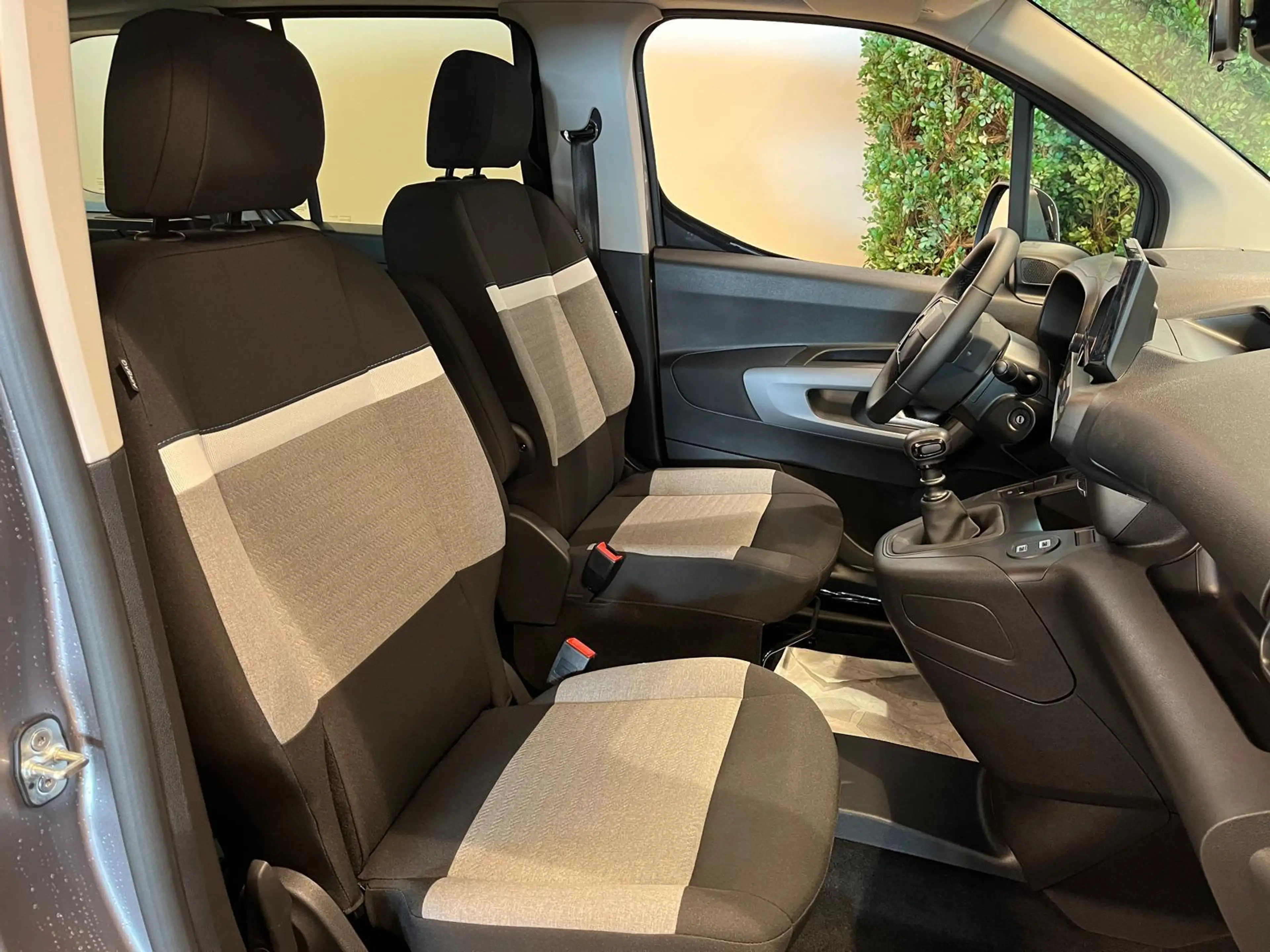 Citroen Berlingo L1 Rolstoelauto 3+1 — photo 12